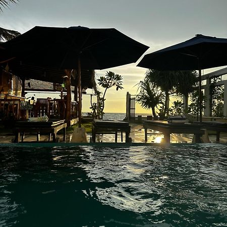 White Sand Villa - Beach Front ฮิกคาดูวา ภายนอก รูปภาพ