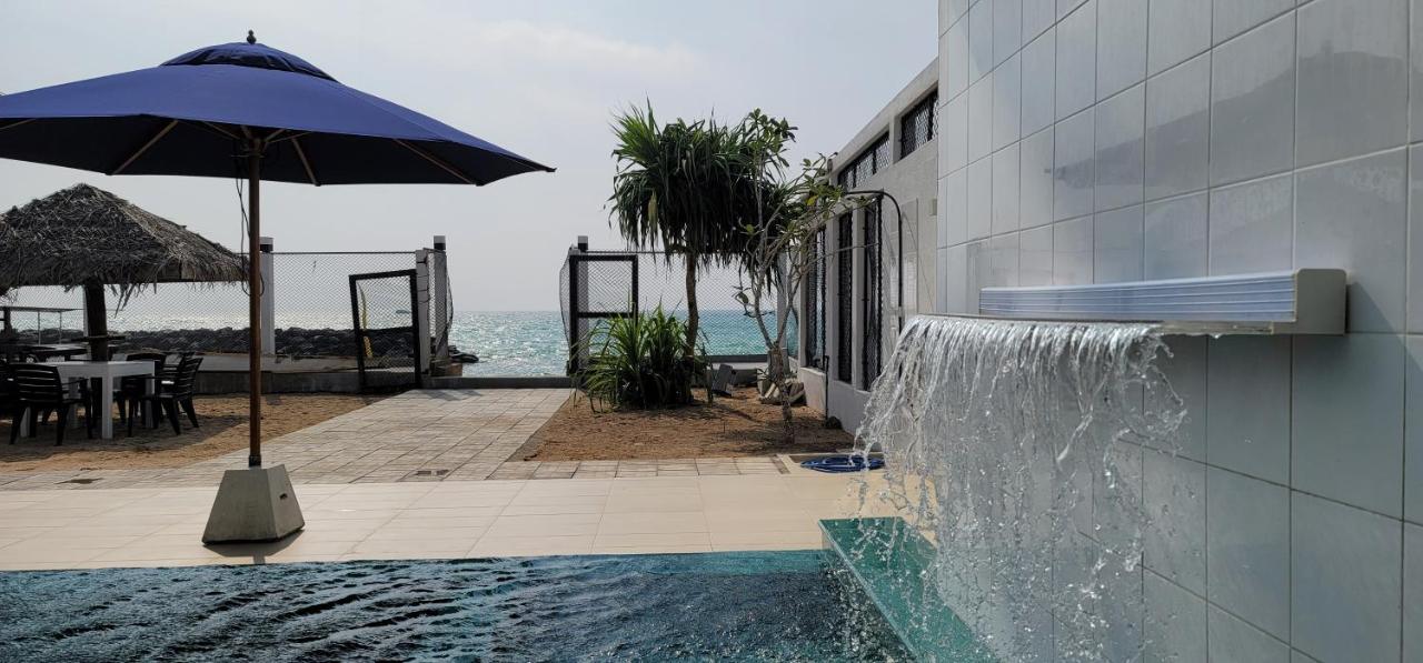 White Sand Villa - Beach Front ฮิกคาดูวา ภายนอก รูปภาพ