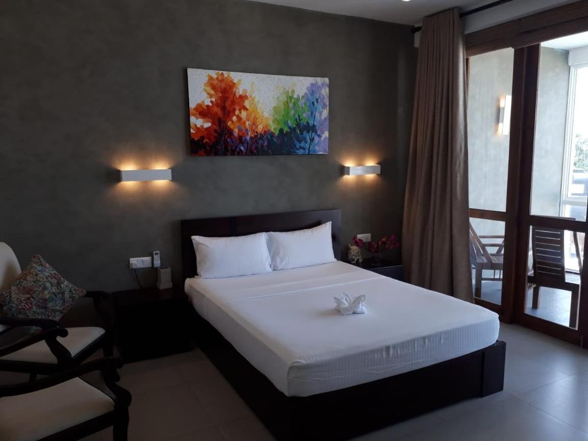 White Sand Villa - Beach Front ฮิกคาดูวา ภายนอก รูปภาพ