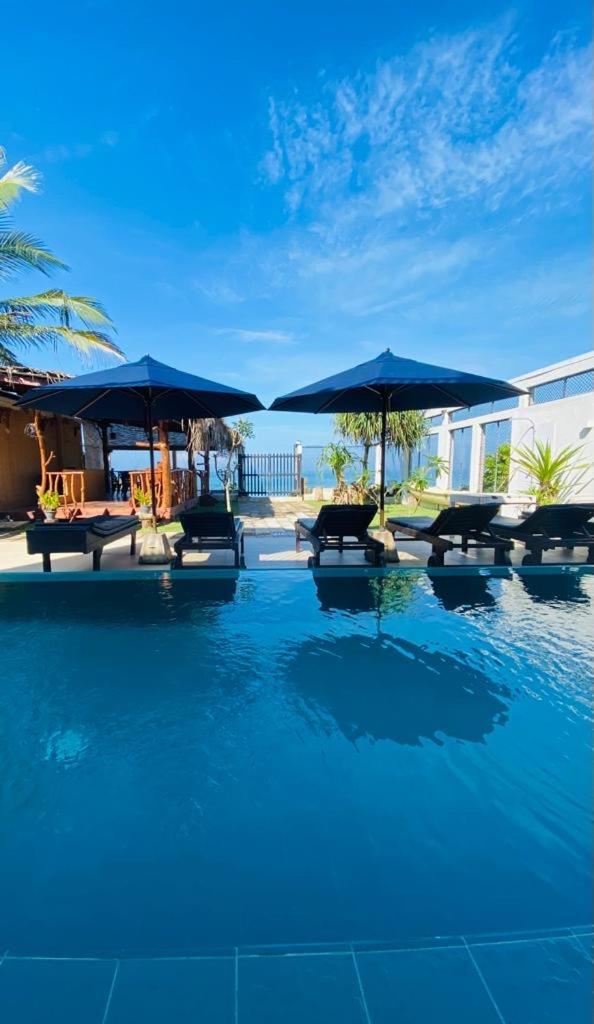 White Sand Villa - Beach Front ฮิกคาดูวา ภายนอก รูปภาพ