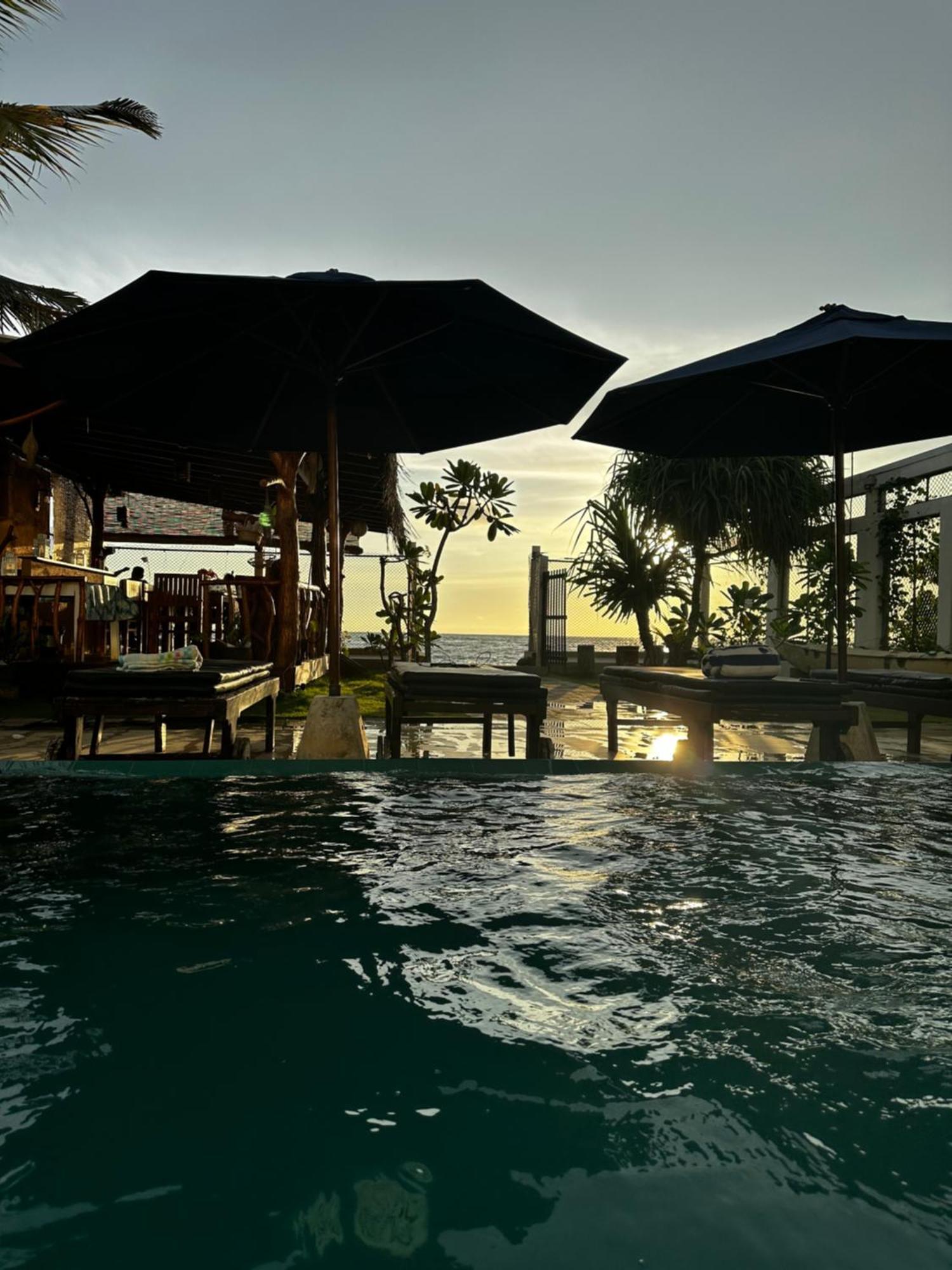 White Sand Villa - Beach Front ฮิกคาดูวา ภายนอก รูปภาพ
