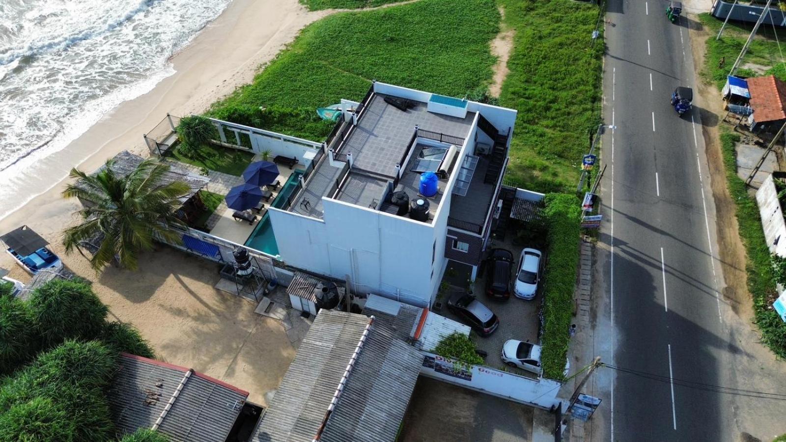 White Sand Villa - Beach Front ฮิกคาดูวา ภายนอก รูปภาพ