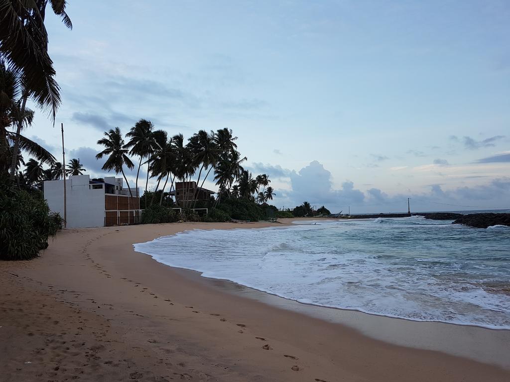 White Sand Villa - Beach Front ฮิกคาดูวา ภายนอก รูปภาพ