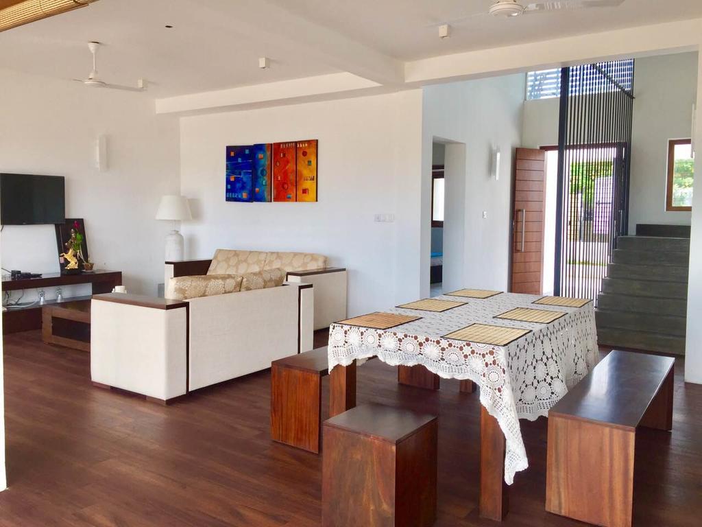 White Sand Villa - Beach Front ฮิกคาดูวา ภายนอก รูปภาพ