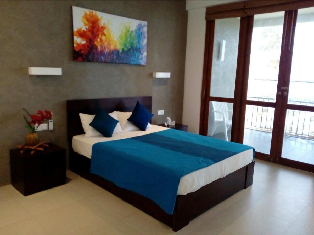 White Sand Villa - Beach Front ฮิกคาดูวา ภายนอก รูปภาพ