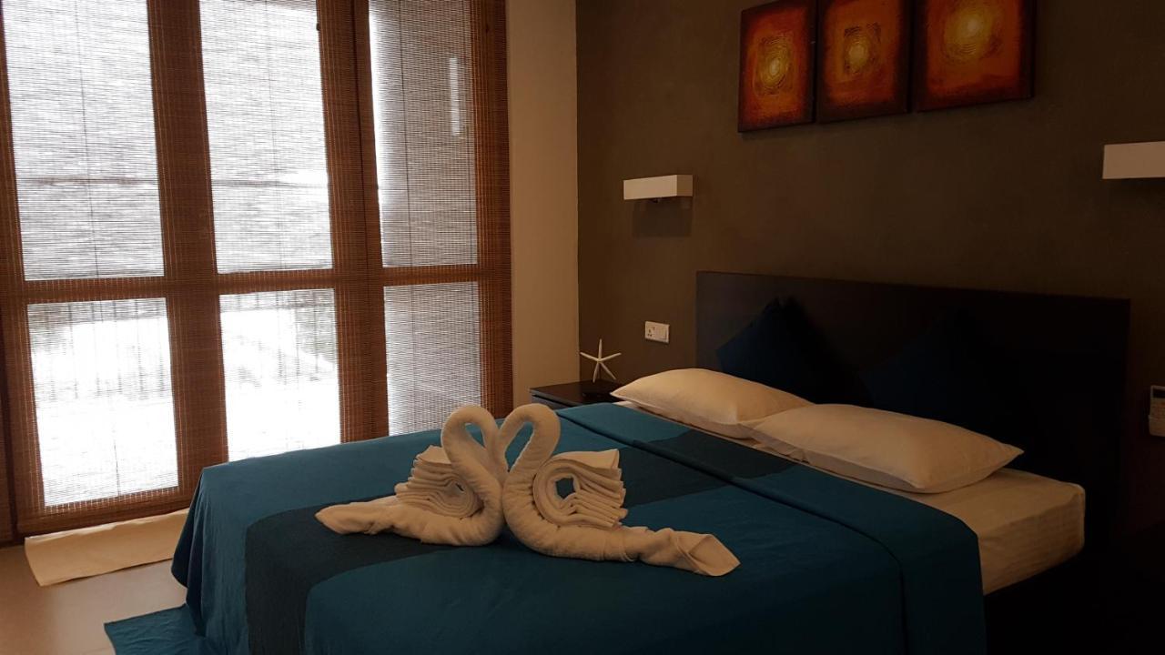 White Sand Villa - Beach Front ฮิกคาดูวา ภายนอก รูปภาพ