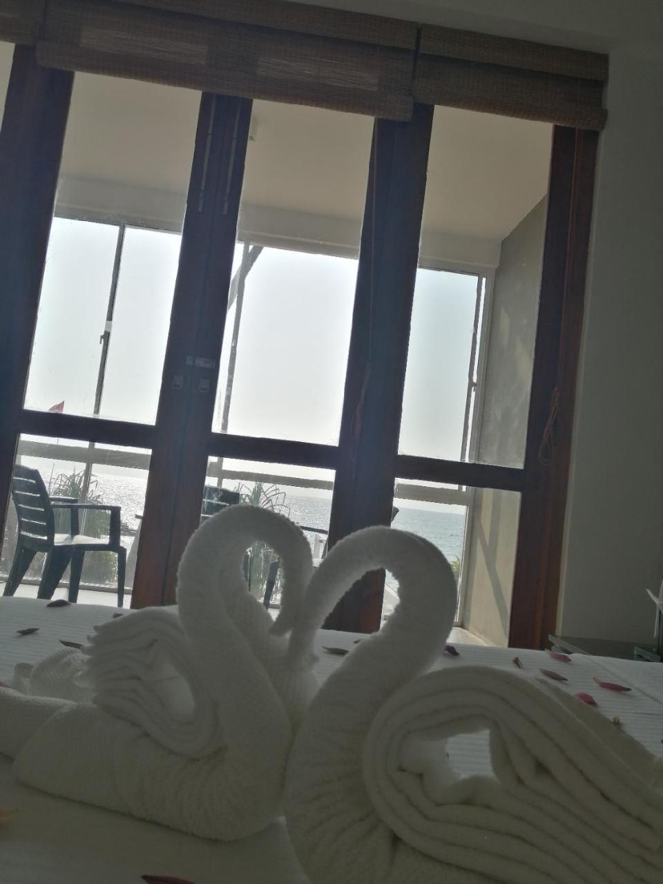 White Sand Villa - Beach Front ฮิกคาดูวา ภายนอก รูปภาพ