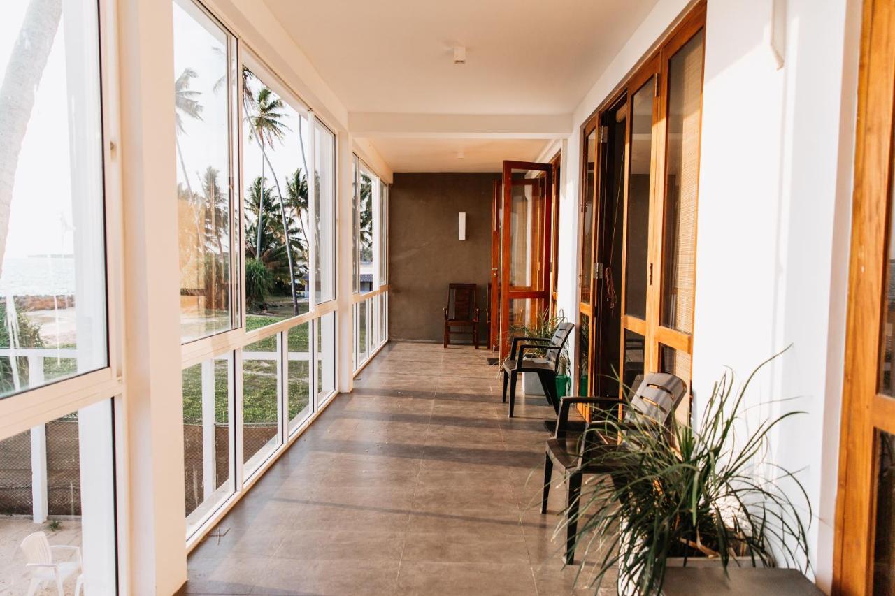 White Sand Villa - Beach Front ฮิกคาดูวา ภายนอก รูปภาพ